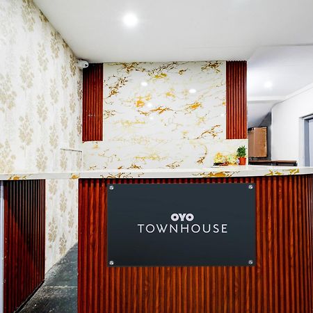 Super Townhouse Unnam Hotels Backside Of Tabala Rasa Pub, Financial District Hyderabad Esterno foto